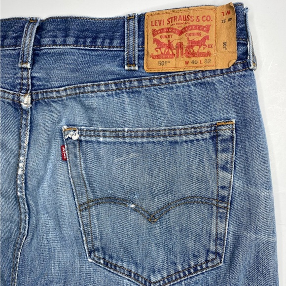 Levi’s 501’s Distressed Sz 40x32 (Measures 40x30) - Picture 6 of 9